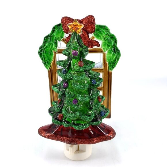 Christmas Tree Nightlight Christmas Plug in Light Tree in Front of Window 5.5" - Picture 1 of 4
